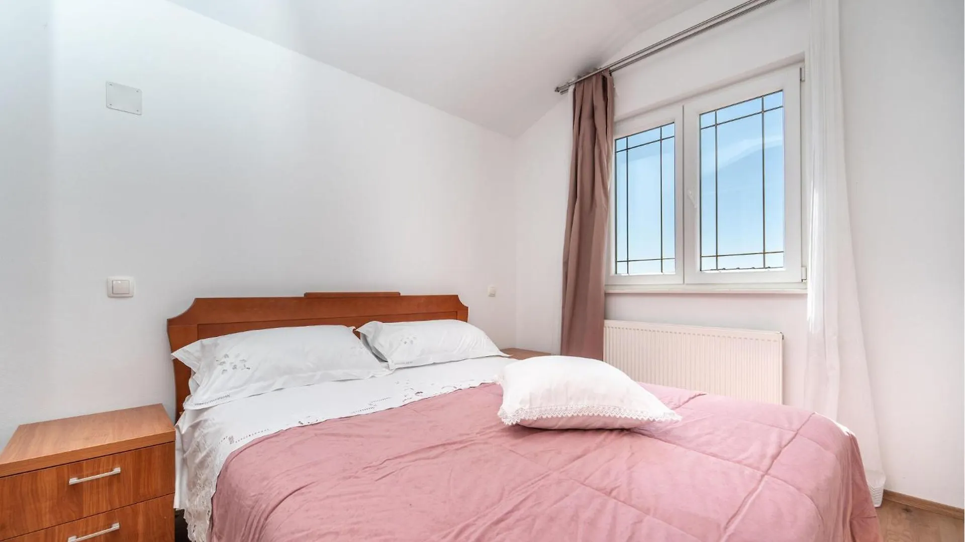 Gorgeous Apartment In Biograd Na Moru With Wifi 0*,